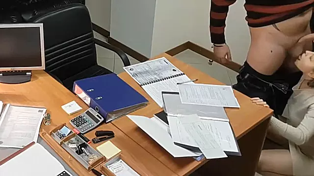 Muie La Birou, Șeful Muie, Secretarul O Fute Pe Sefa, Secretare La Birou