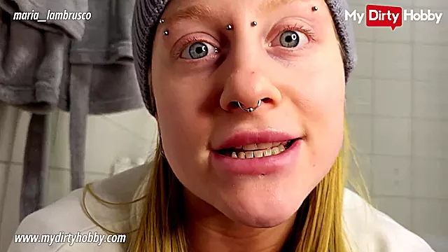 Amateur Versaut, Deutsch Amateur, Deutsch Blond Amateur, Blond Badezimmer, Gesichtsbesamung Blond