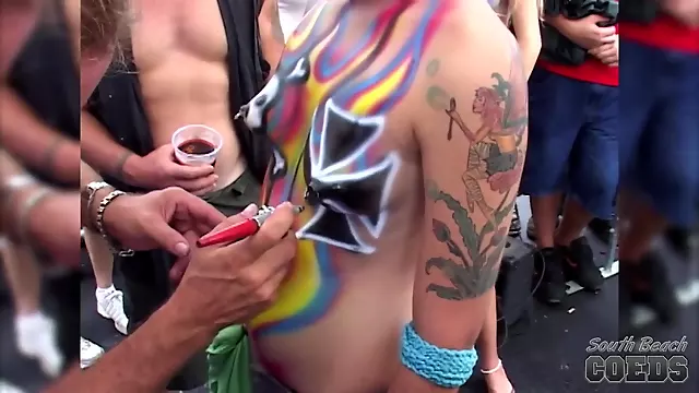 Na Zewnątrz Boobs, Amatorki Duze Piersi, Real Amator, Cycki Młodej, Malowane Ciało, Cycate Nastolatki