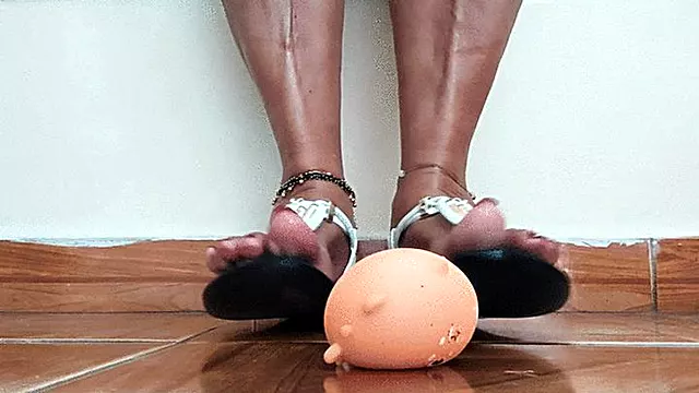 Playing crushing with flip-flops (1)