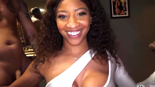 GangbangCreampie G258 September Reign BTS