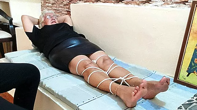 Mature Chodidla, Retro Bondáž, Zralé Svázaný, Svázaná Lechtání, Svázaná Chodidla, Klasické Mature