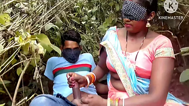 Randi Usha Bhabhi Ne Apne Boy Friend Ko Jungle Me Bulake Bahut Mast Chudwati H Sali Randi Bhabhi