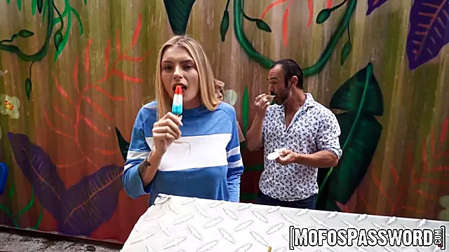 Grosse Brüste Öffentlich, Großer Schwanz Öffentlichkeit, Blondes Teen Hart Gefickt, Blonde In Der Öffentlichkeit