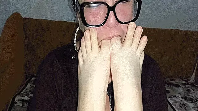 A Pedicure with Worship MP4