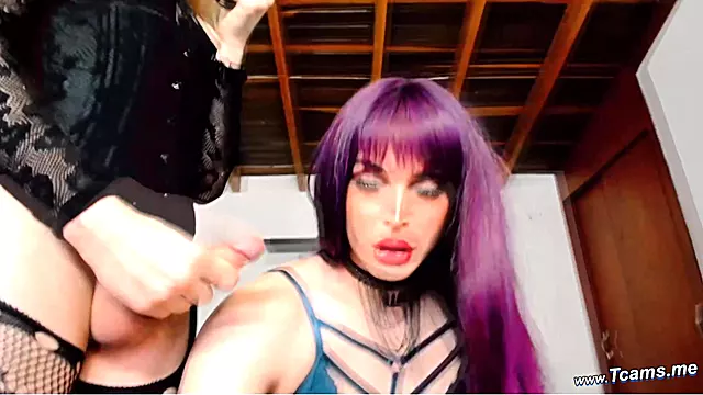 Pärchen Saugt Schwanz, Zu Viel, Harter Handjob, Massiv Hardcore, Geiler Handjob, Geile Transe