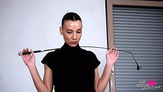 Female Domina, Frauen Füße, Fussfetisch Riechen, Stiefel Füße, Füße Riechen, Frau Gepeitscht