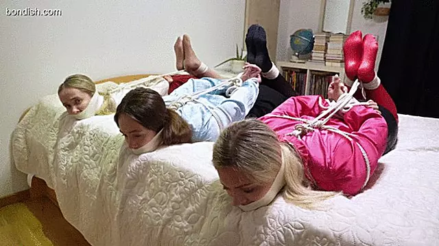 Incaprettate Porno, Legata Calze Velate, Piedi Fetish, Segretaria Piedi, Trio Piedi, Feticcio Calze