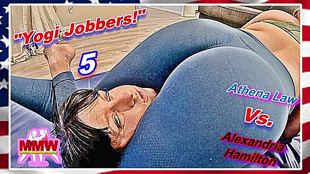 Hot Femme Mûre, Belle Femme, Il Joue Avec Le Cul D'une Femme Mature, Milf, Chef, Wrestling Scissors Sexe