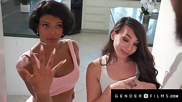 Bunda Pequena Peituda, Trios Dotados, Garganta Profunda Com Peitudas, Morenas Garganta Funda