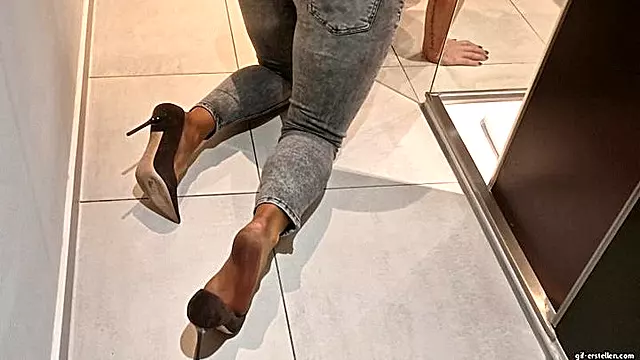 Stiefel Füße, Füsse Jeans, Jeans Fetisch, Strumpfhosen Fetisch, Stiefel Fetisch, Fersen, Heels Nylon Fuß
