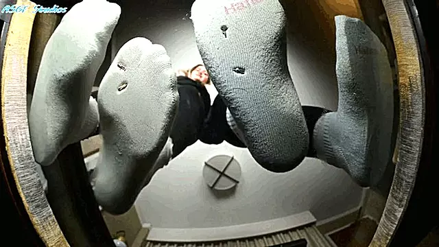 ARAB GIANTESS SWEATY SOCKS SQUASH tinys! Pt 2 - MOV