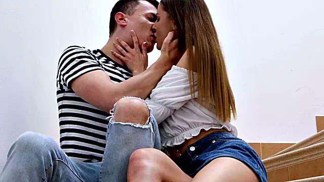 Fellation Copine, Petits Seins, Couple Public, Maigrelette Public, Érotique Couple, Sensuelle Maigre
