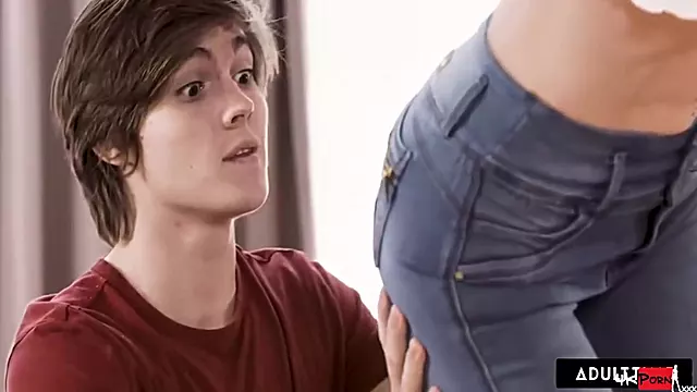 18 Anni, Tette Enormi, Milf Tettone, Milf Mamma Grandi Tette, 18 Anni Tettona, Matrigna Sexy