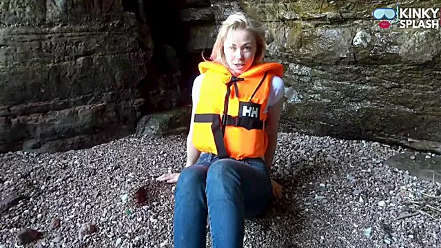 Blonde In The Beach, Milf Spiaggia, Milf Bionde, Solo Milf Blonde, Bionda All'aperto, Solo Bionde