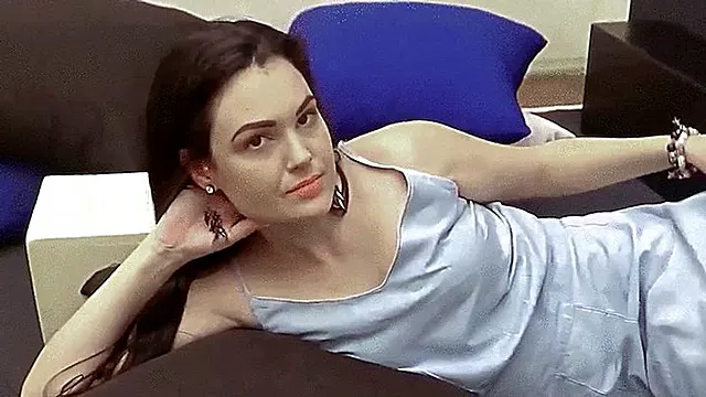 Smoking Girl 100's Model Paula Video 0083