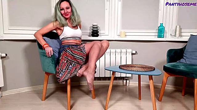 Blondyny, Silonky Solo, Krásky, Zrala Zena V Silonkach, Solo Milf Kalhotky, Silonky Kalhotky