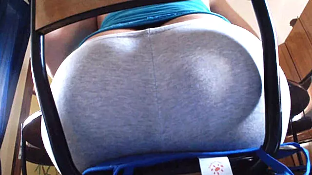 Strak Kontje, Hete Milf, Moeder, Strakke Broek, Mooi Staan, Hot Milf Aars, Sappig Slipje, Slavin