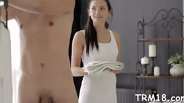 Babe Sa Mladima, Tinejcari Se Sexaju, Hot Masaza, Grubo Jebanje Babe, Pušenje Kurca Massage