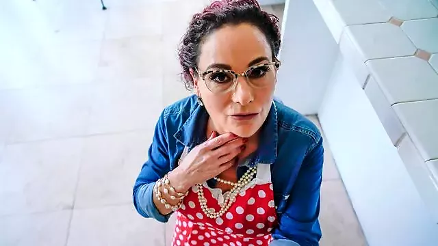 پا, ساک زدن زیبا, مو قرمز سکسی, ساک زدن مو, فیلم سکسی مادروپسر زوری, ساک زدن مخفی, مو قرمر, نوازش پاها