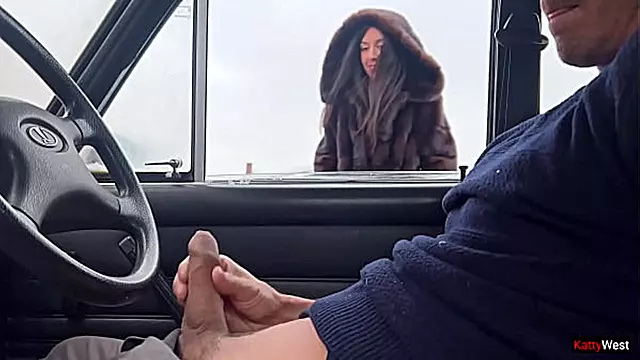 Brunette Amature, Amateur Klaarkomen, Buitensex Amateur, Goede Pijpbeurt, Heet Koppel, Brunette In Auto