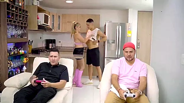 Milf Bionda Culona, Tettona Bionda, Mega Tettone Bionde Nel Culo, Milf Bionda Tette Grandi