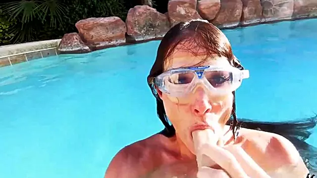 Brunetki Milf, Naturalne Brunetki, Brunetka Duże Cycki, Fetysz Cipy, Publiczna Masturbacja