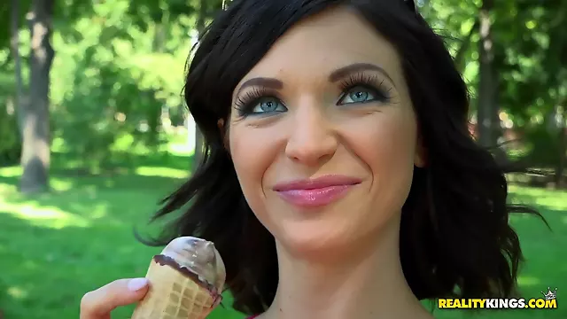 Masturbacija Anal, Picka Puna Sperme, Lizanje Sperme Sa Picke, Dlakave Brinete, Starke Dlakave Masturbiraju