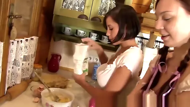 Crnke Lezbejke, Mlada Crnka, Guranje Prsta Lezbe, Mlade Lezbejke, Lezbejke Lizanje Picke, Tinejdzer Lize Picku