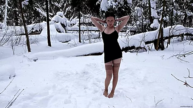Kris - Her First Snow Challange (MP4 - UHD)