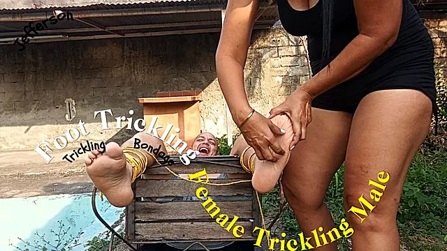 Retro Gefesselt, Gefesselt Füsse, Damenbinde, Female Domina, Fussfetisch, Fuss Sohlen Ficken