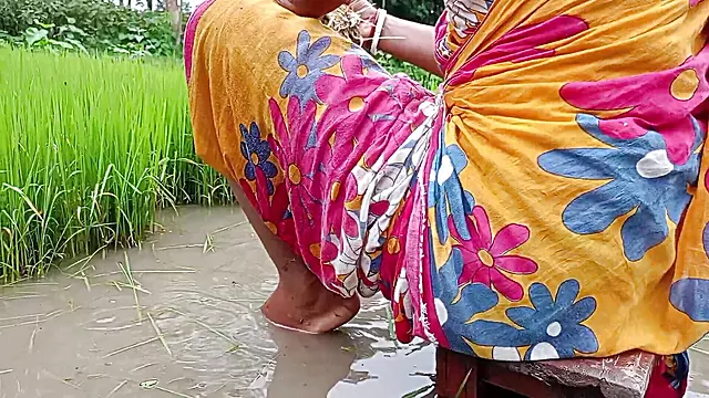 देसी भारतीय, देसी बाथ, Hindi नहान, देसी विलेज, देहाती गावं वाली Hindi, कुतिया बनाके चुदाई, आउटडोर