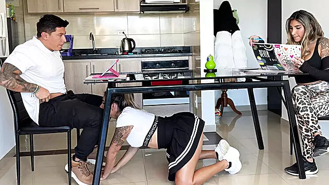 Amater Grudi, Velike Sise Cuckold, Velika Picka, Wife Blovjobe, Bratova Žena, Jako U Pičku, Nemoj Me Snimat