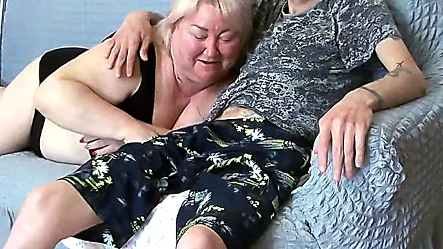 A Friend Sucks a Dick After Work and Gets a Portion of Cum in Her Mouth