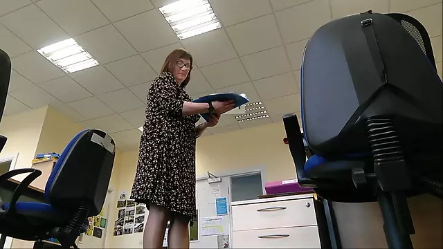 Dojrzała W Leginsach, Dojrzałe Bbw, Dojrzale Nauczycielki, Nauczycielka W Klasie Z Nauczycielem