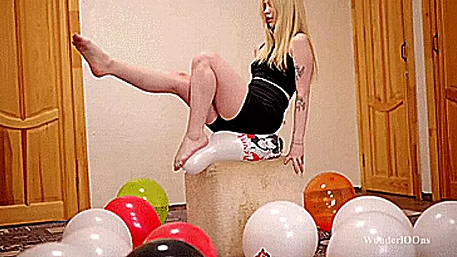 New girl sit pop all anime balloons **4K**