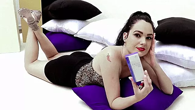 Gyönyörü Model, Meleg Dohányzás, Shöw, Megtalaltam, Eszközök, Meleg