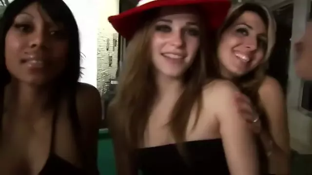 پستان گنده اسباب بازی, پستون بند, ممه گروهی, ورزش سکسی, گروهی سیاه, سبزه بلوند, گروهی بین نژادی