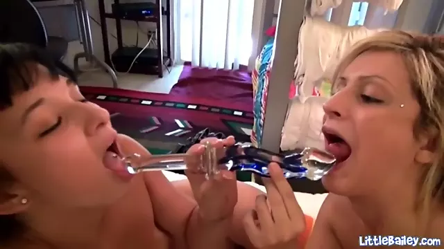 Amateure, Lesbisch Milf And Amateur, Blond Milf, Dildo Sexspielzeug Yanks, Lesben Dildo, Teen Lesben Dildo