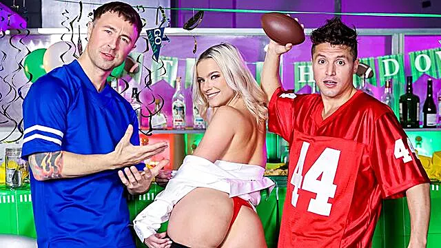 Lindsey Lakes's big tits trailer by FreeUse Milf
