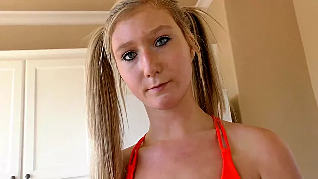 Curious Stepdaughter Gets Overflowing Creampie By Stepdad