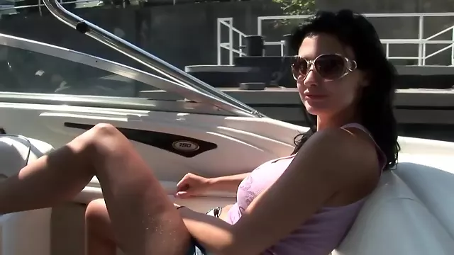 Natursekt Brunette, Brünette Solo, Milf Mit Großen Titten, Öffentlich Pissen, Babe Öffentlichkeit