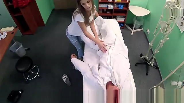 Brunetka Na Pieska, Brunetka Szczupła, Brunetka Male Cycki, Brunetka Piersi, Dupy Z Kutasem