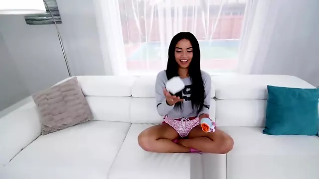 Mofos - Dont Break Me - Petite Latina Stretch