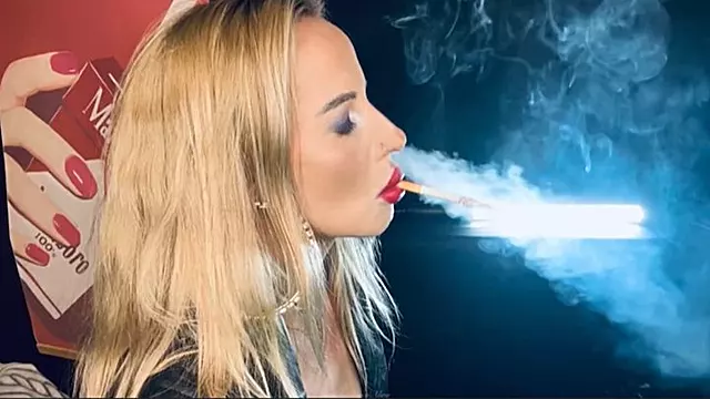 Close up Smoking Side View Smoking marlboro 100