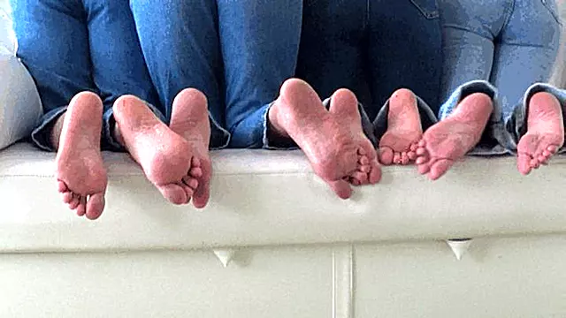 Sexy barefoot play of four girls smFP