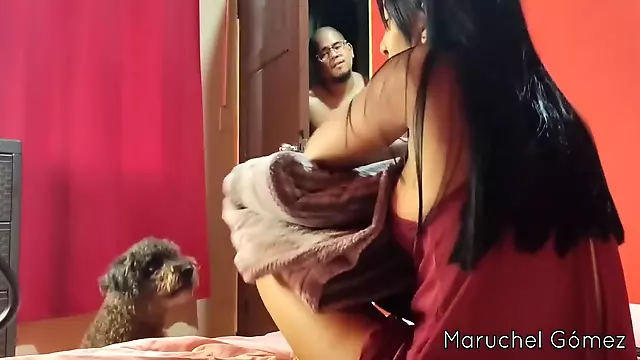 Kozy, Velká Prsa Prsa Milf, Velka Prsa Cernovlasky, Zavazane Oci Tricked, Cernovlasky Milfs