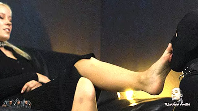 Fuß Domina, Female Domina, Frauen Füße, Muedy Feet, Frau Macht Mit, Füße