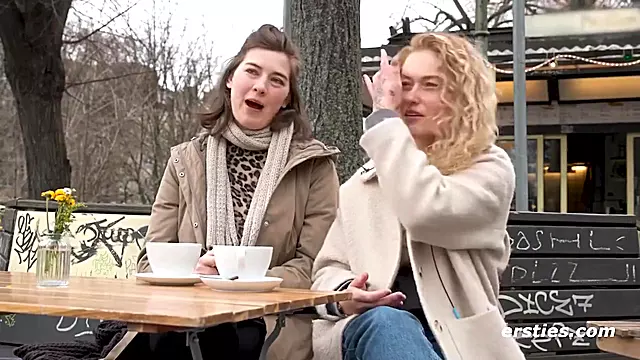 Brünette Casting, Lesbian Brünette, Brünette Outdoor, Tattoo Brünette, Lesben Casting, Tätowiert Casting