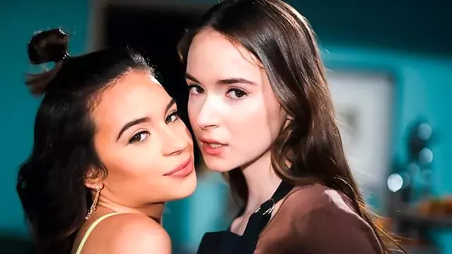 Lesbian Jilat Burit, Awek Muda, Payudara Besar Oral, Jari Di Masuk Ke Dalam Burit, Melayu Lesbians Muda